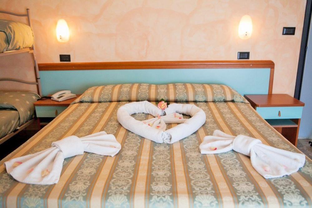 Hotel Vernel リミニ エクステリア 写真